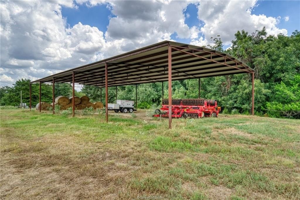 523.41 acres in Robertson County - photo 20
