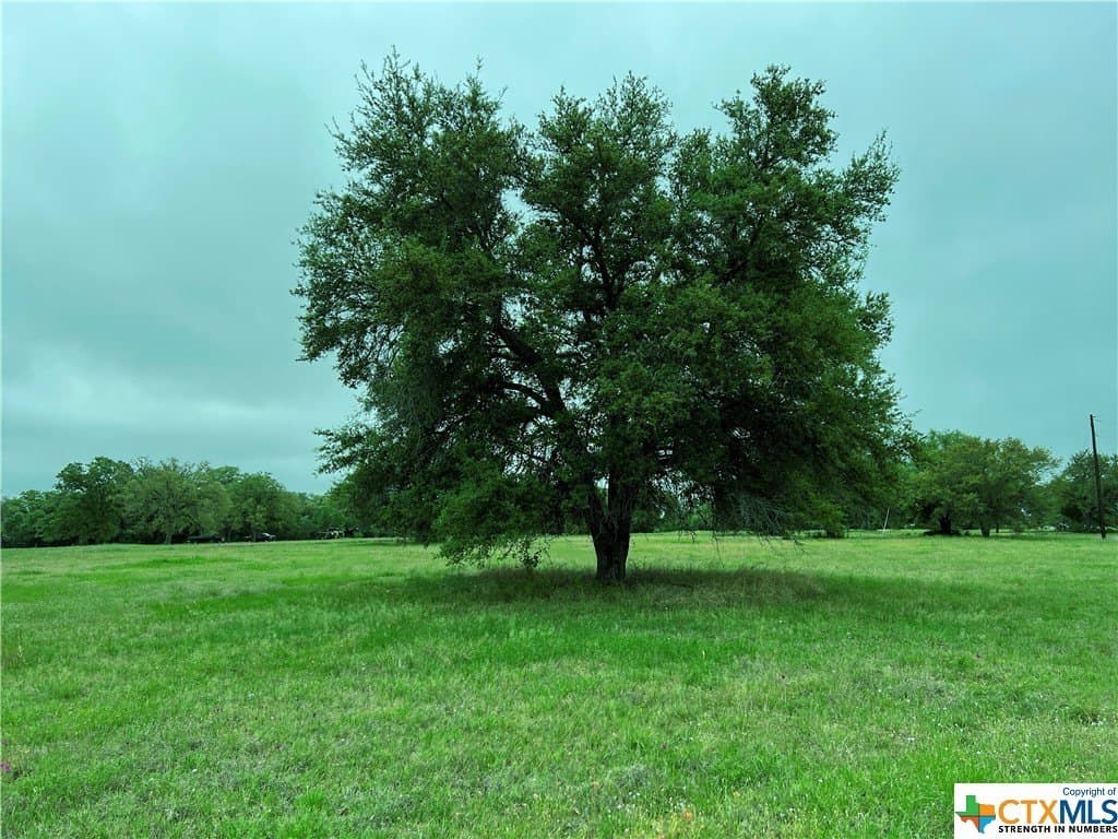 1.07 acres in Lavaca County gallery image 2