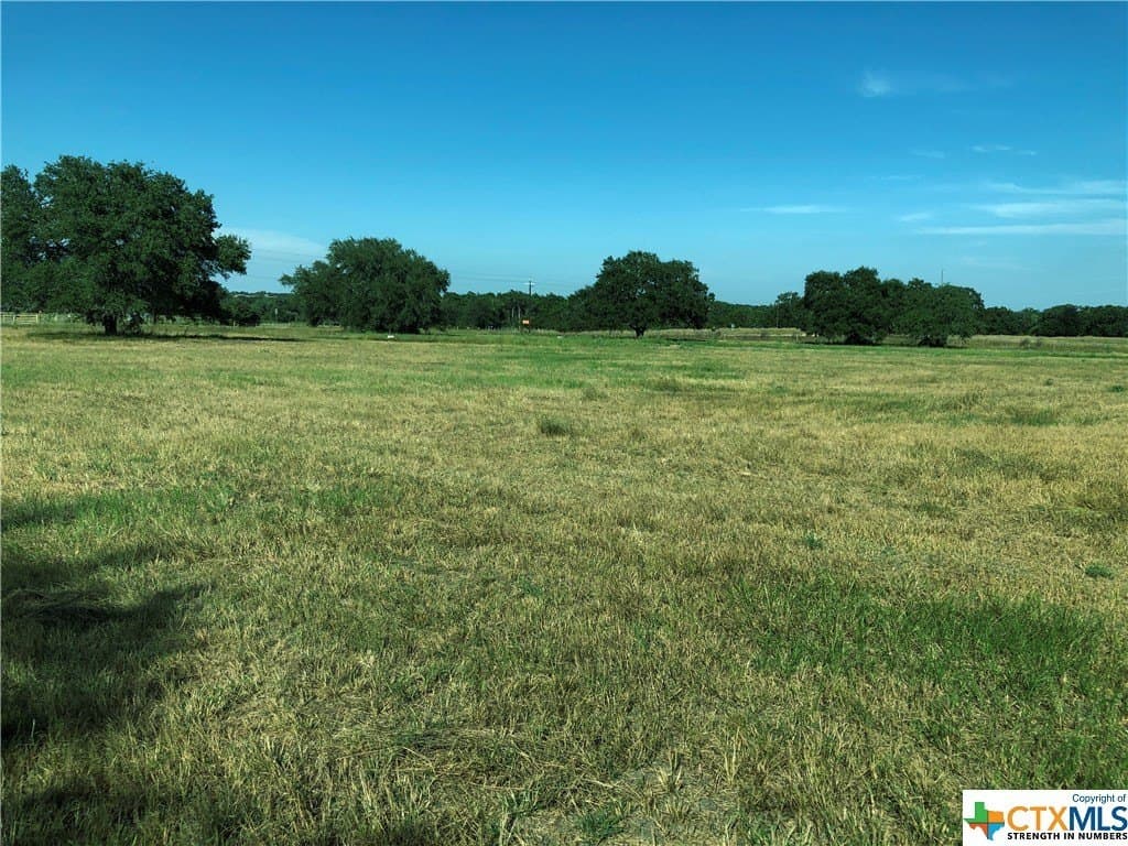 1.07 acres in Lavaca County gallery image 3