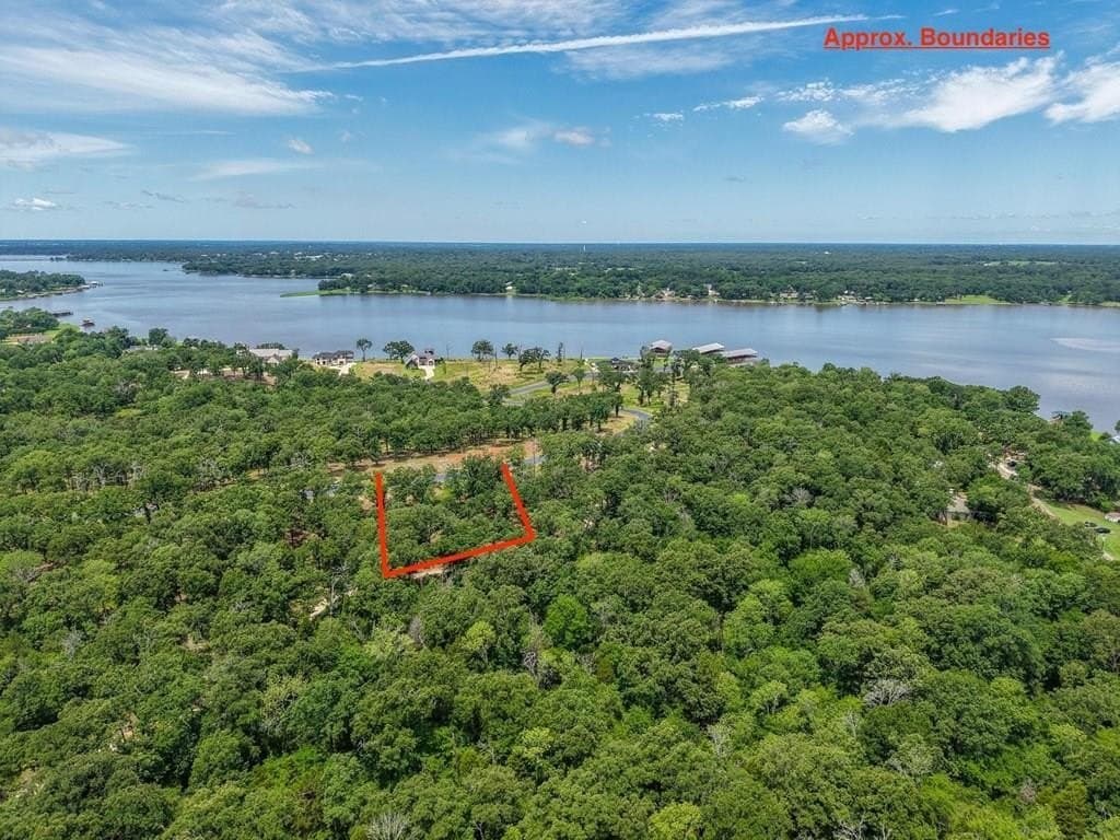 1.63 acres in Henderson County gallery image 2