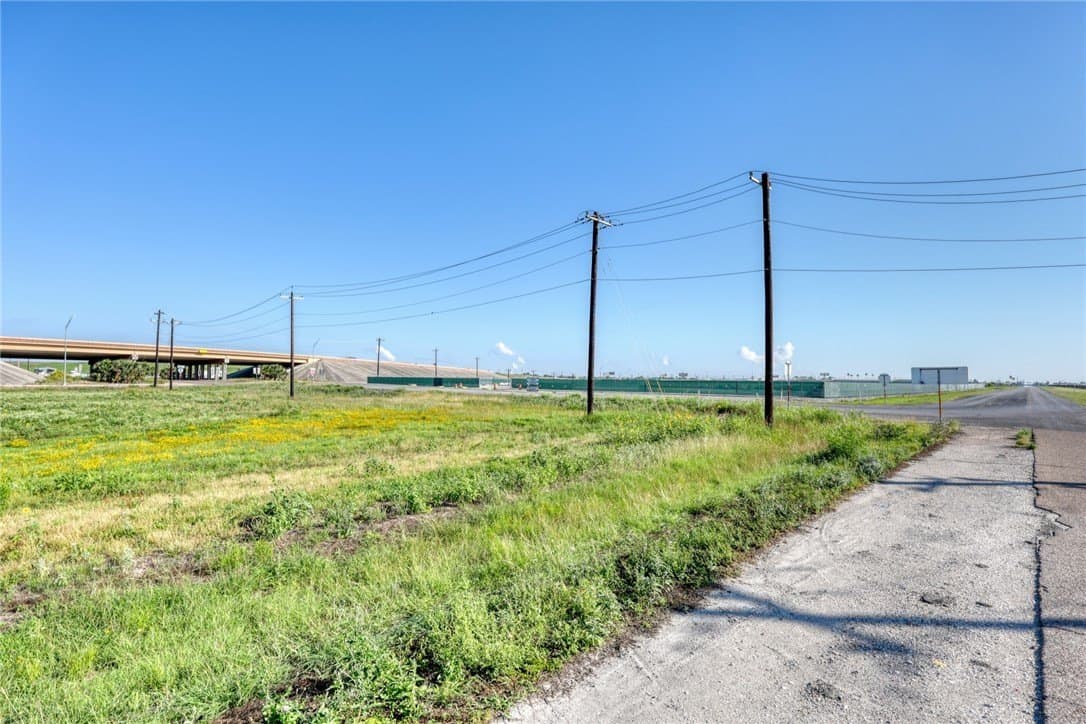 1.59 acres in Nueces County gallery image 3
