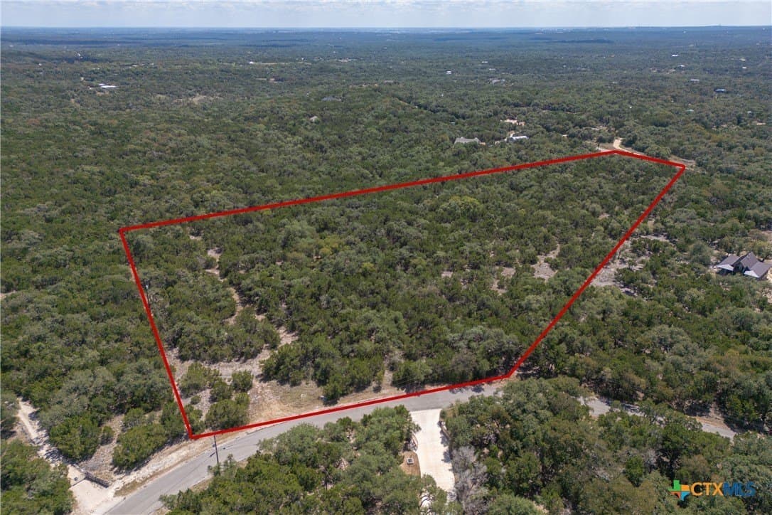 8.99 acres in Hays County