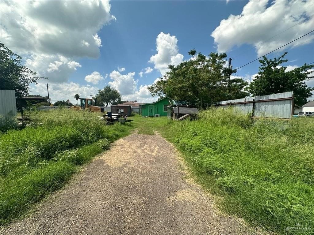 0.77 acres in Brooks County - photo 9