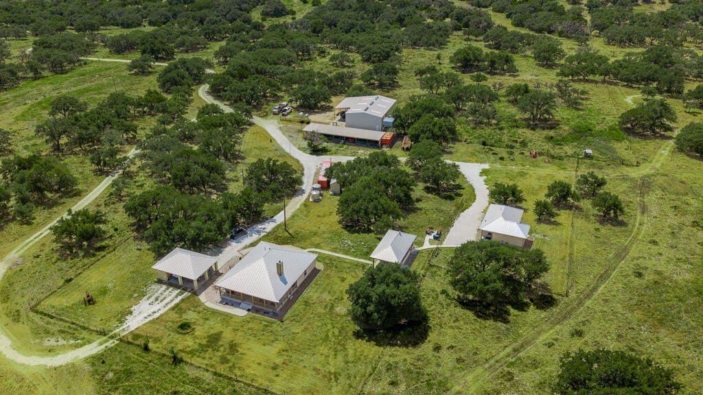 800 acres in Kimble County - photo 2