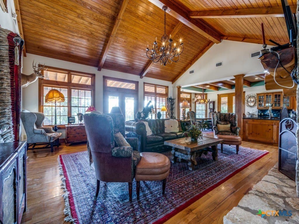 10 acres in Hays County gallery image 4