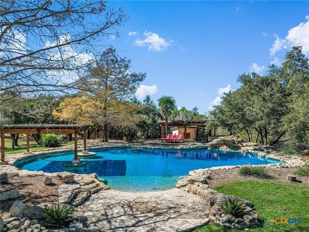 10 acres in Hays County gallery image 2