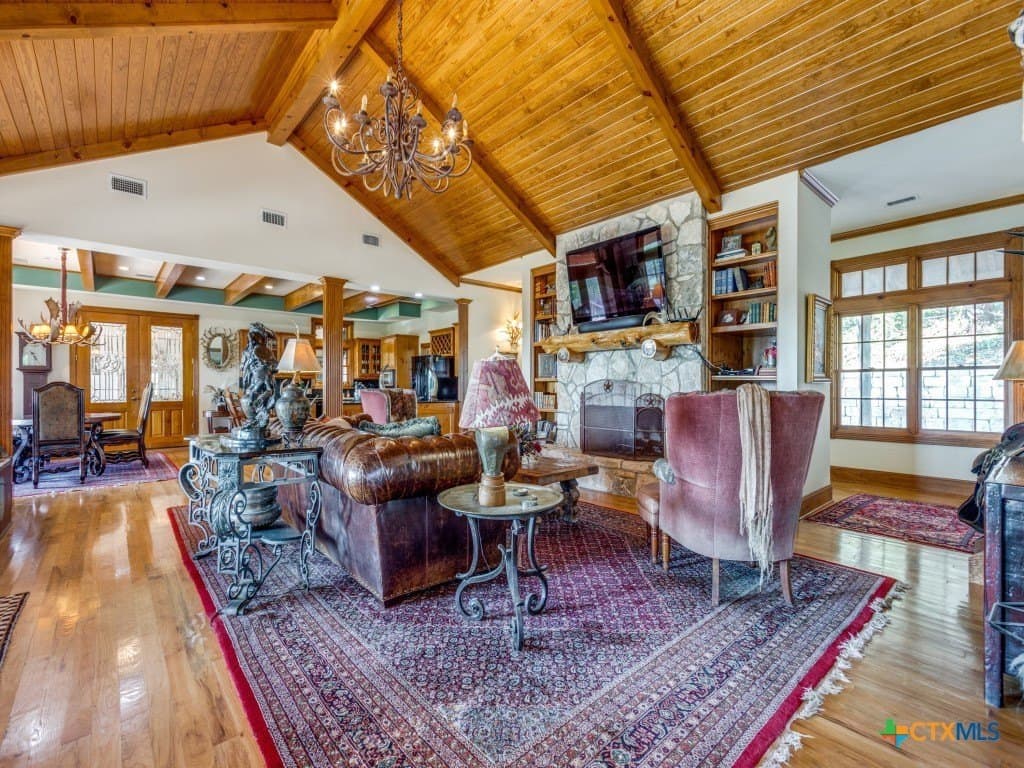 10 acres in Hays County gallery image 3