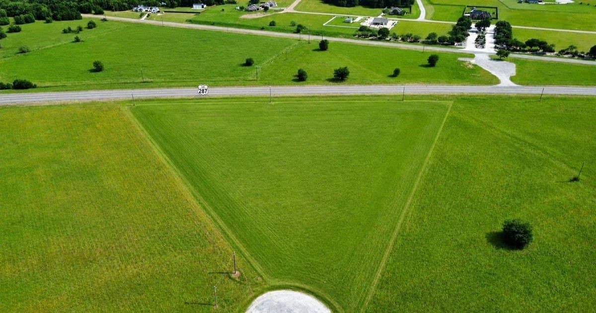 5.02 acres in Navarro County gallery image 3