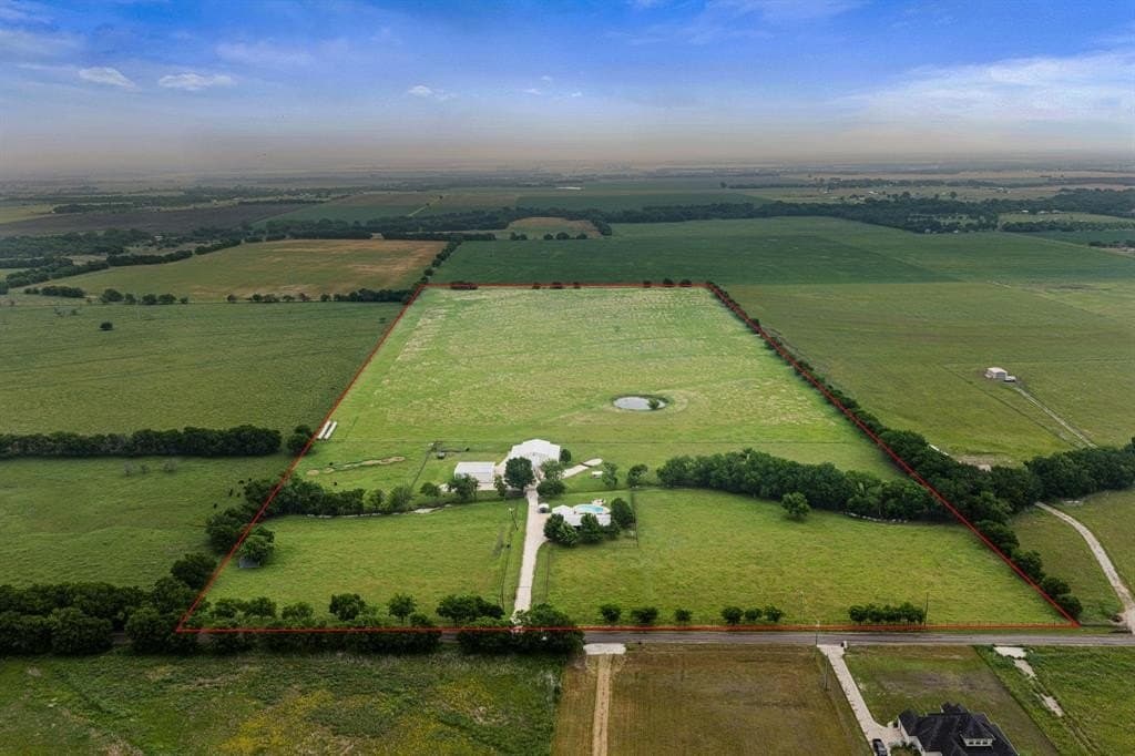 43.2 acres in Ellis County