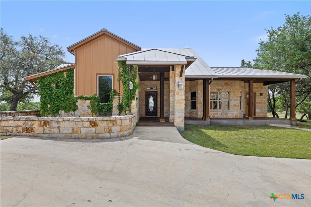 10.6 acres in Blanco County gallery image 2