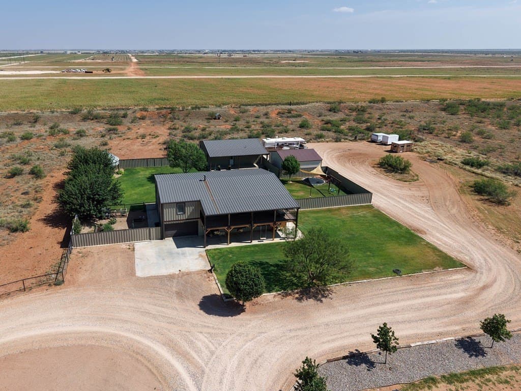 10.34 acres in Gaines County - photo 2