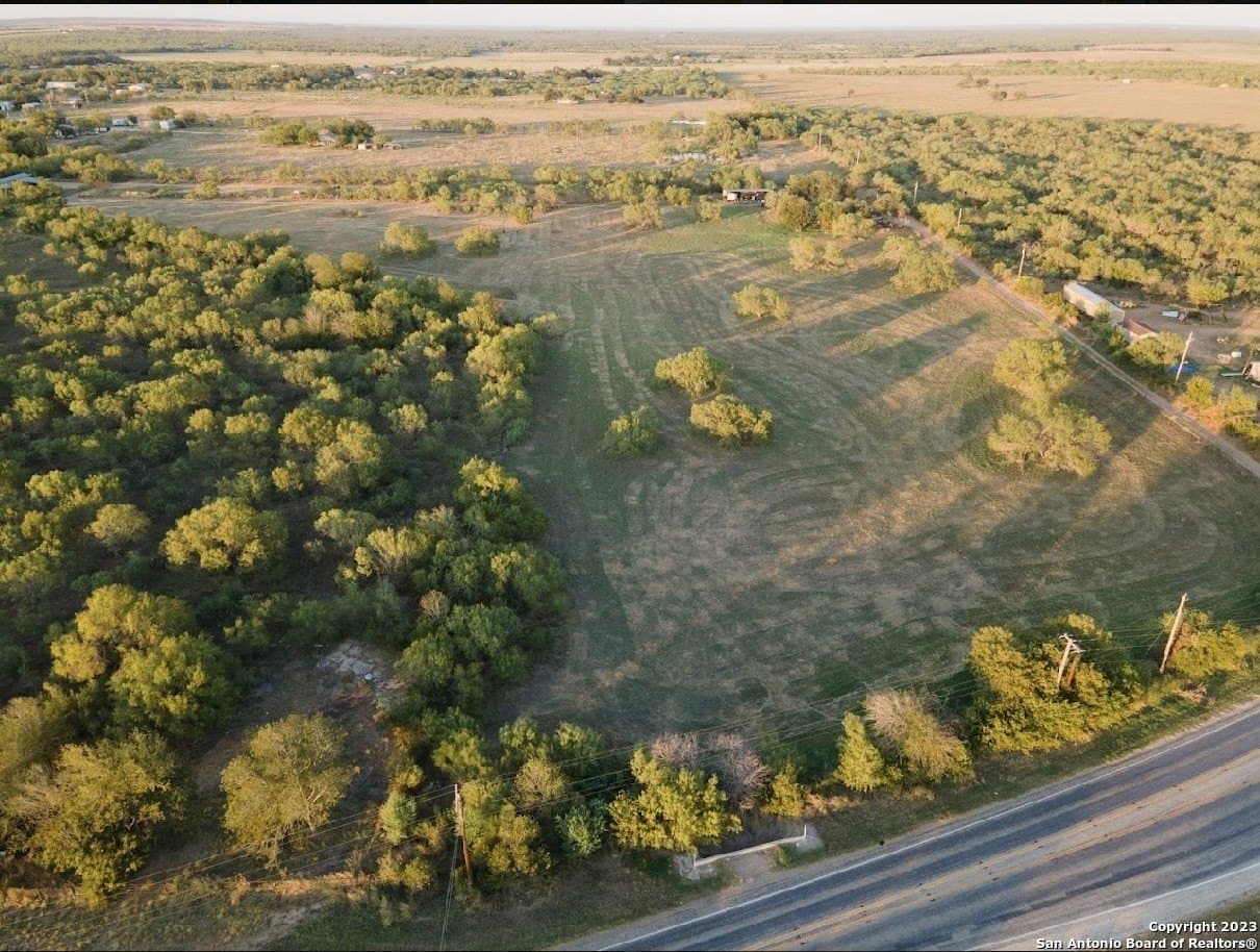 10 acres in Frio County