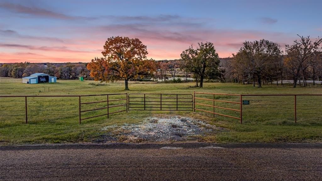10.01 acres in Henderson County