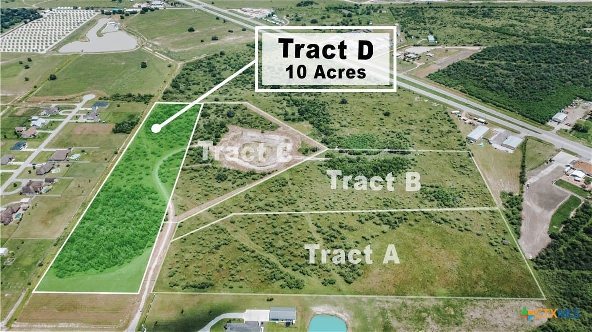 10 acres in Victoria County
