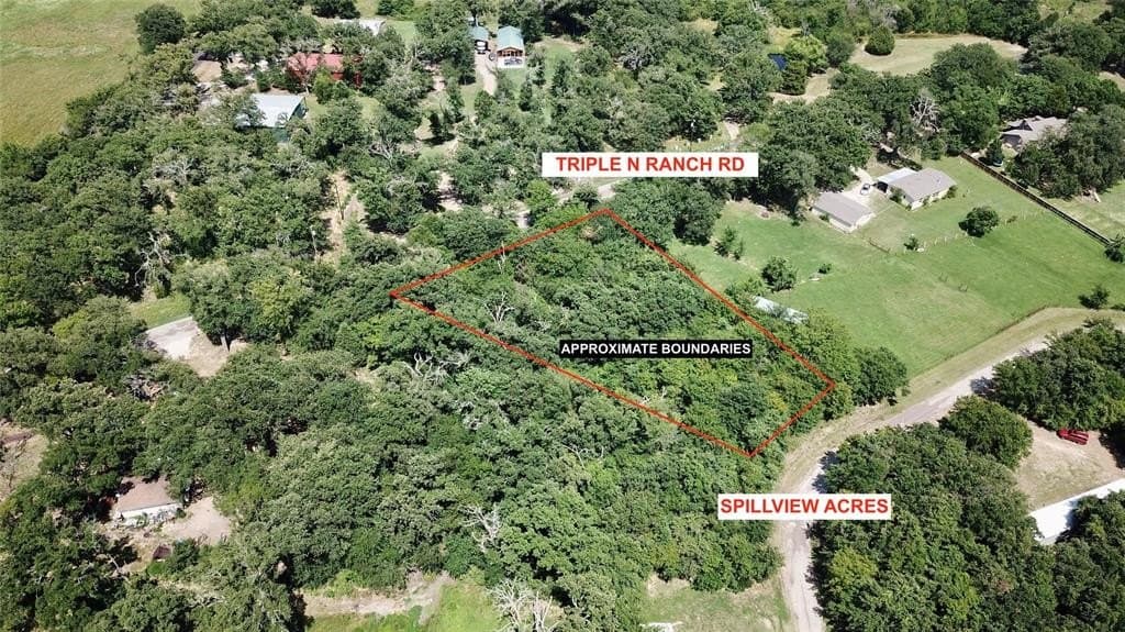 0.96 acres in Henderson County gallery image 3