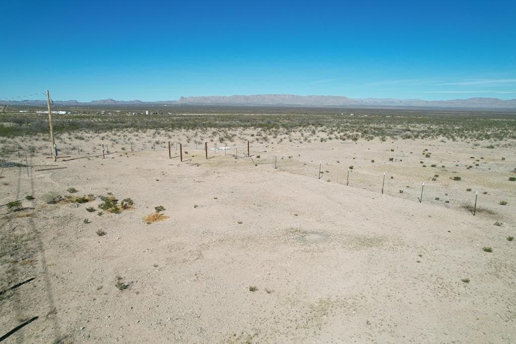 10.9 acres in Culberson County gallery image 3