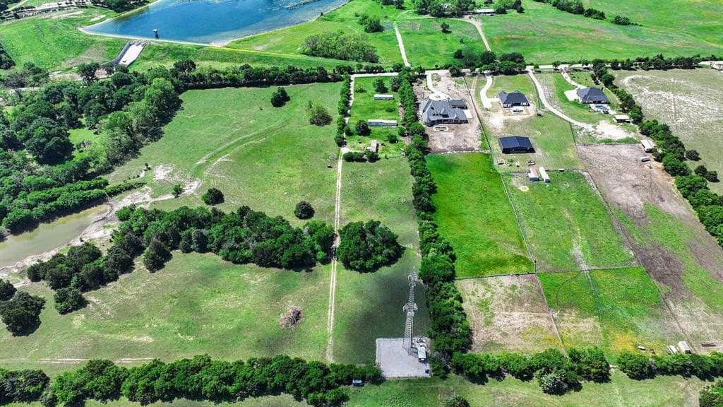 4 acres in Ellis County