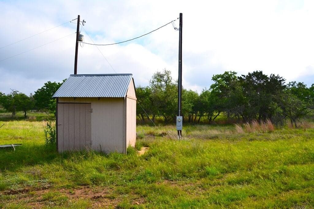 57.15 acres in Gillespie County - photo 2