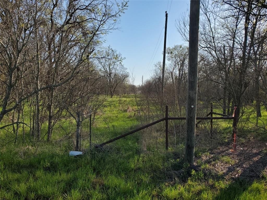 9.85 acres in Hill County