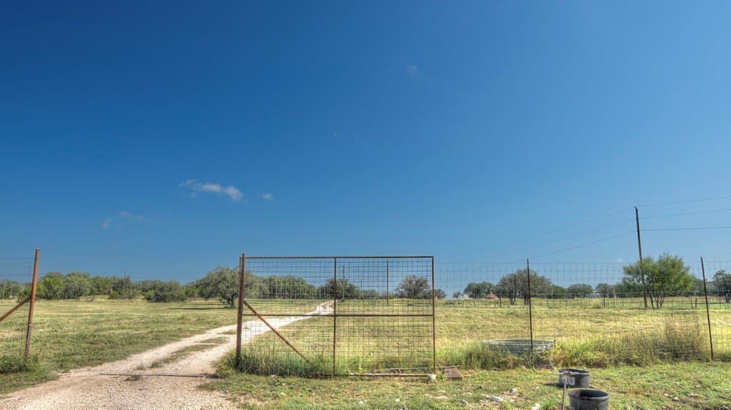 21 acres in Real County - photo 14