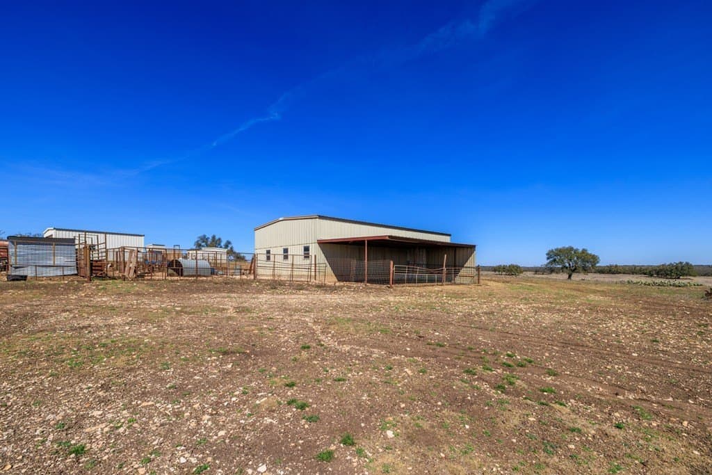 174.85 acres in Gillespie County - photo 27