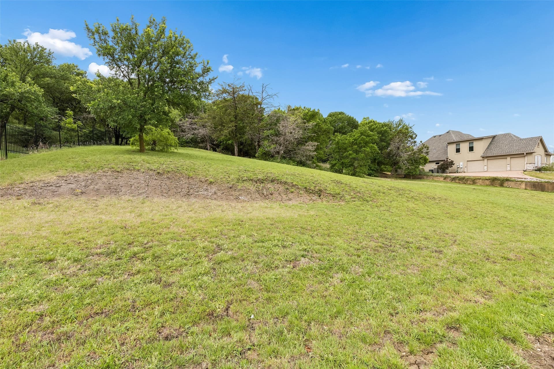 1.08 acres in Ellis County gallery image 4