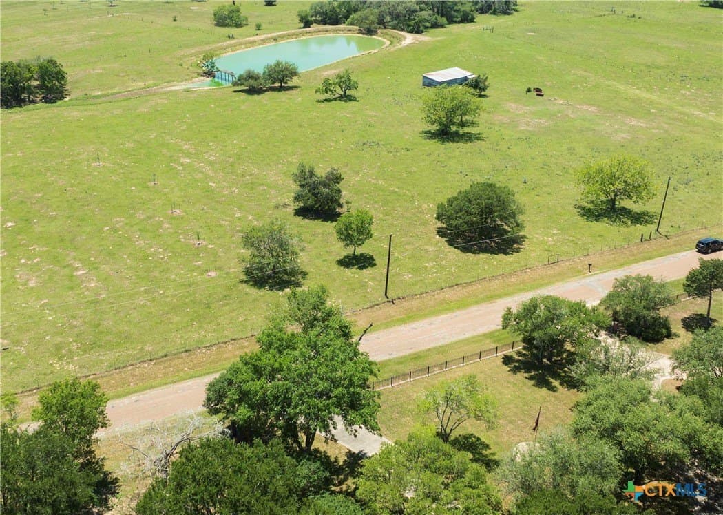 2 acres in Lavaca County gallery image 3