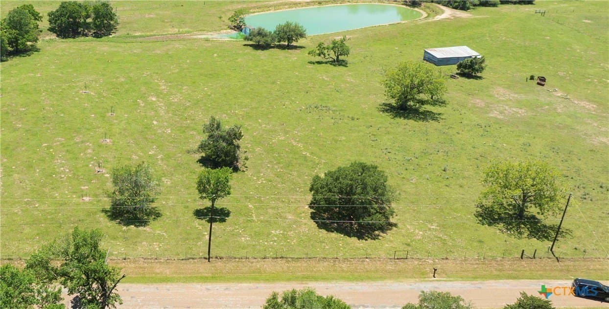 2 acres in Lavaca County gallery image 4