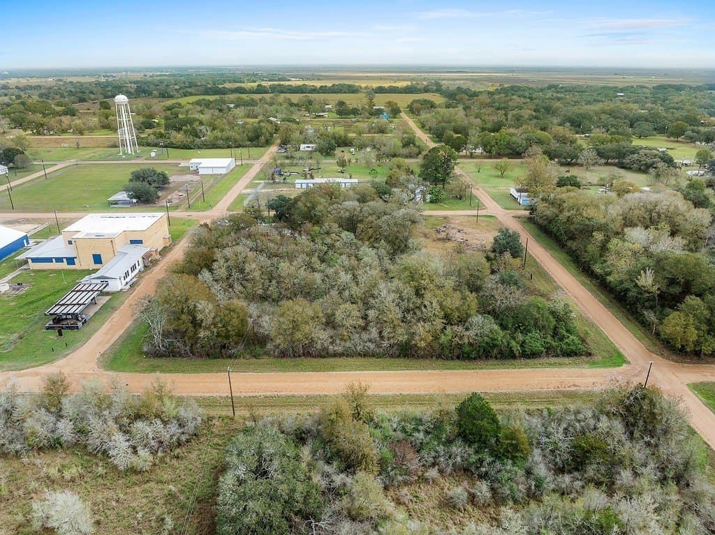 0.88 acres in Colorado County - photo 15