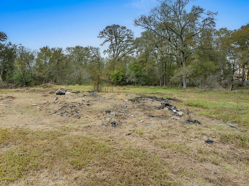 0.88 acres in Colorado County - photo 17