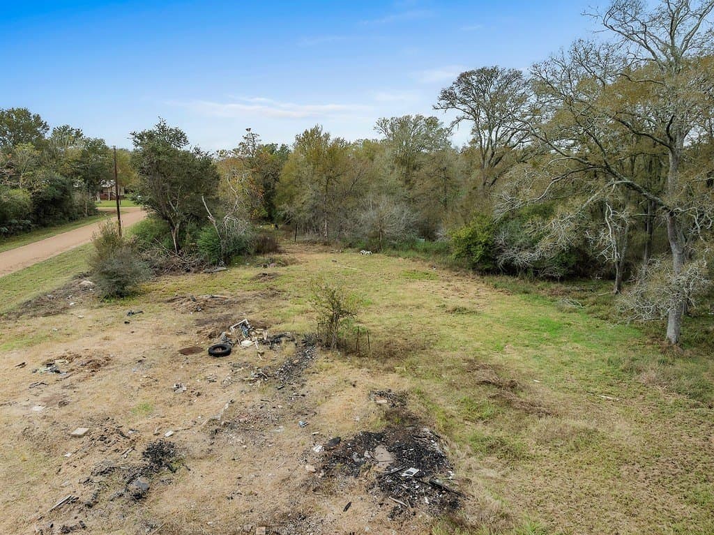 0.88 acres in Colorado County - photo 19