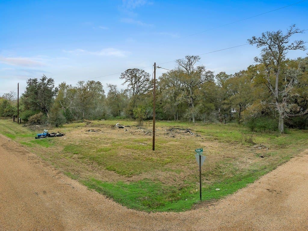 0.88 acres in Colorado County - photo 18