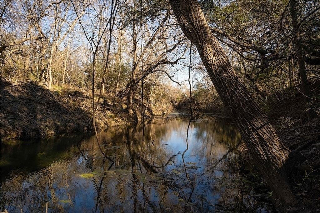 25.56 acres in Lavaca County