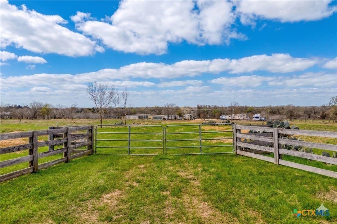5.35 acres in Milam County