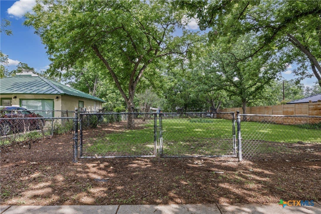 0.18 acres in Hays County gallery image 2