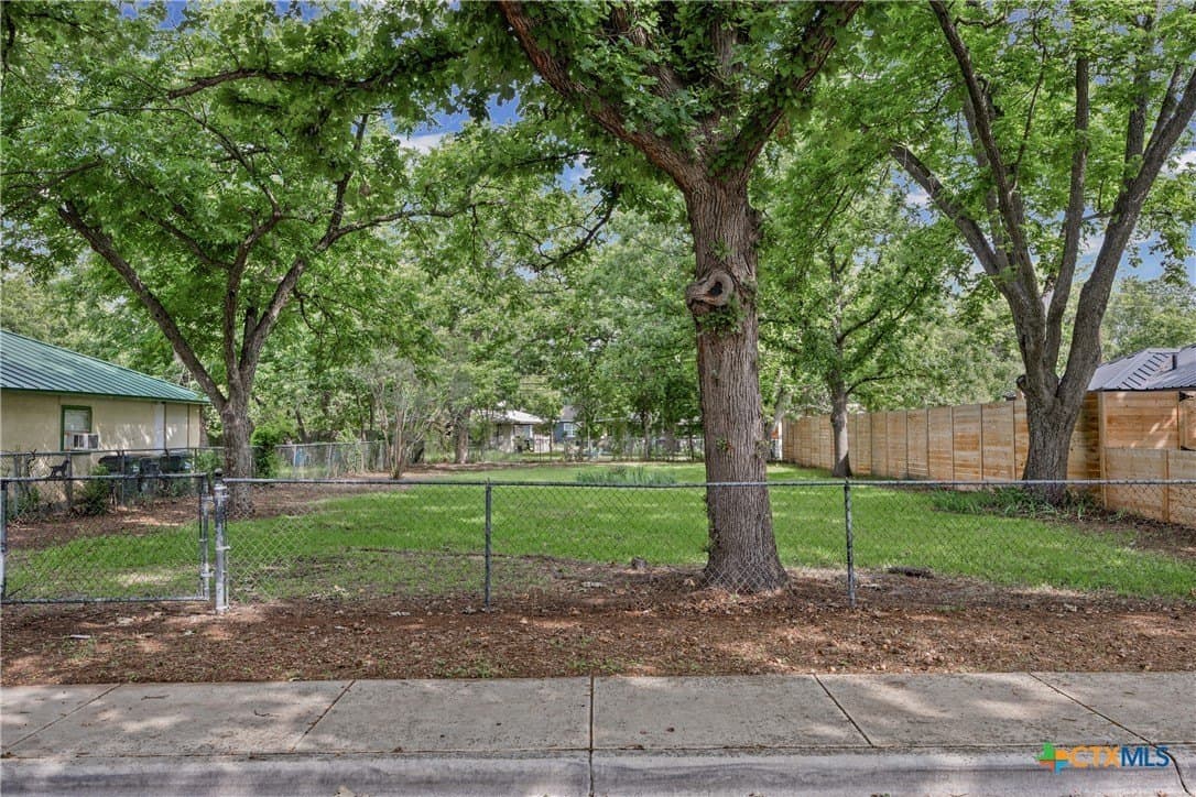 0.18 acres in Hays County gallery image 3