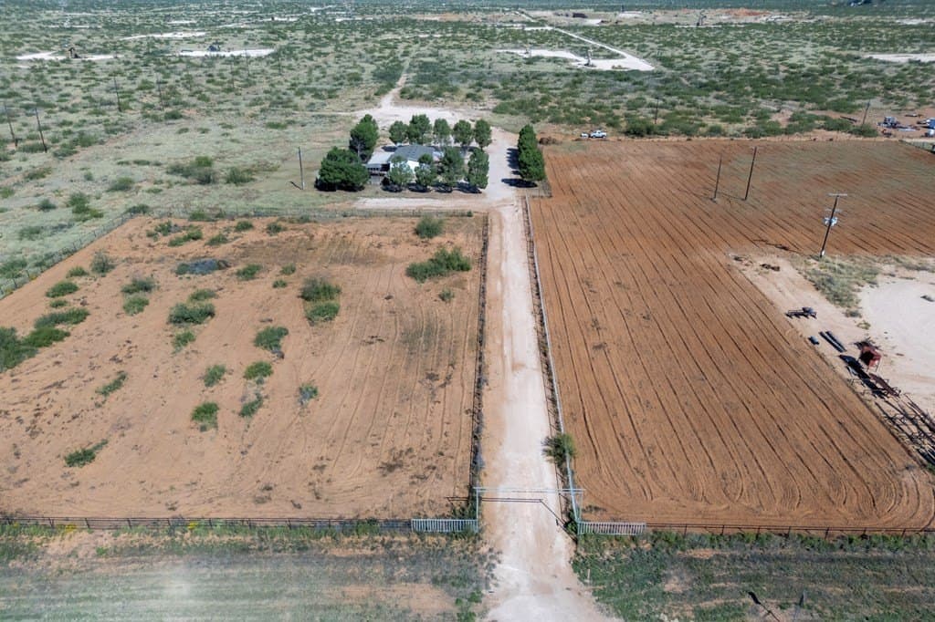 10 acres in Andrews County gallery image 3