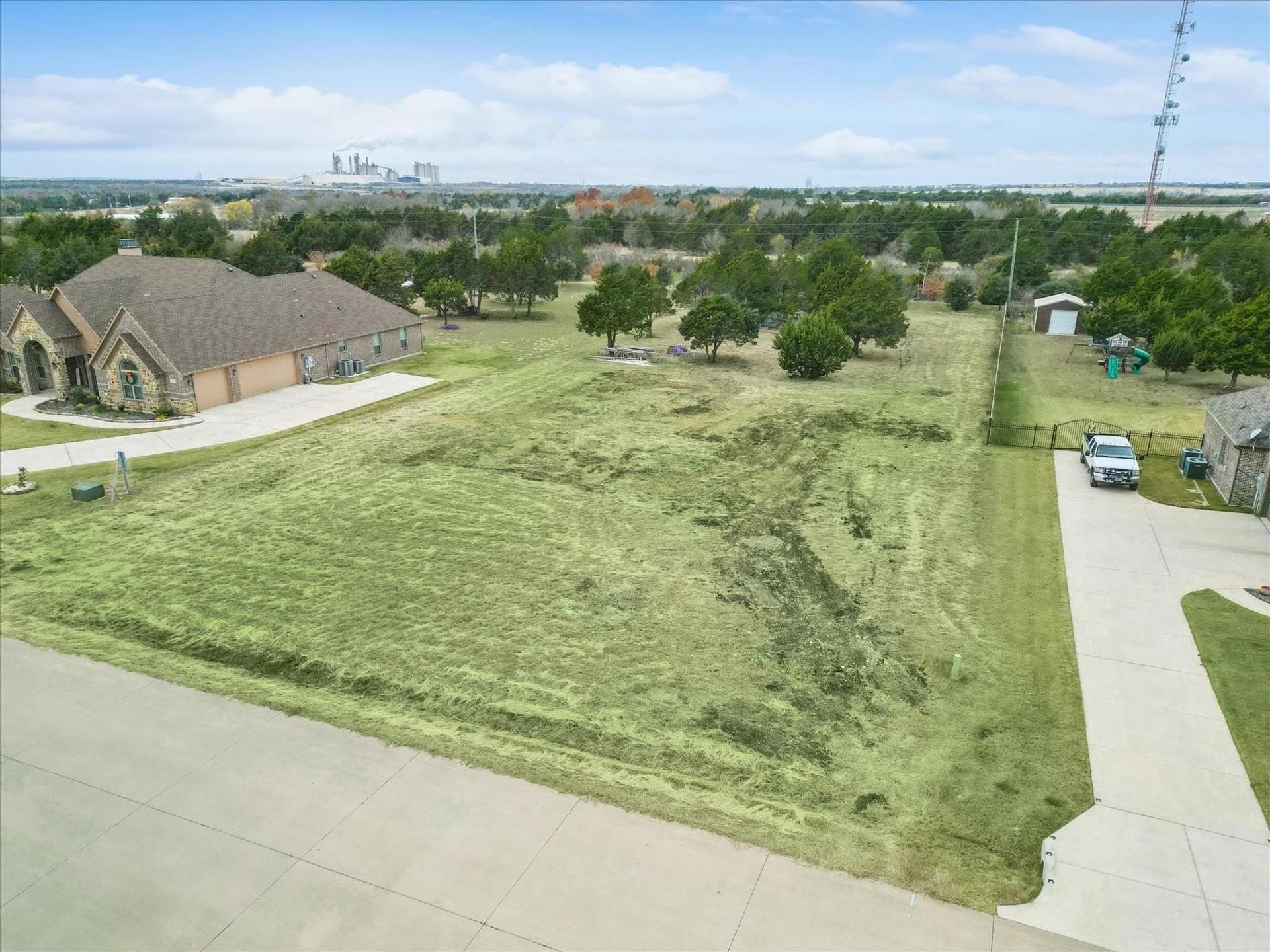 0.99 acres in Ellis County gallery image 2