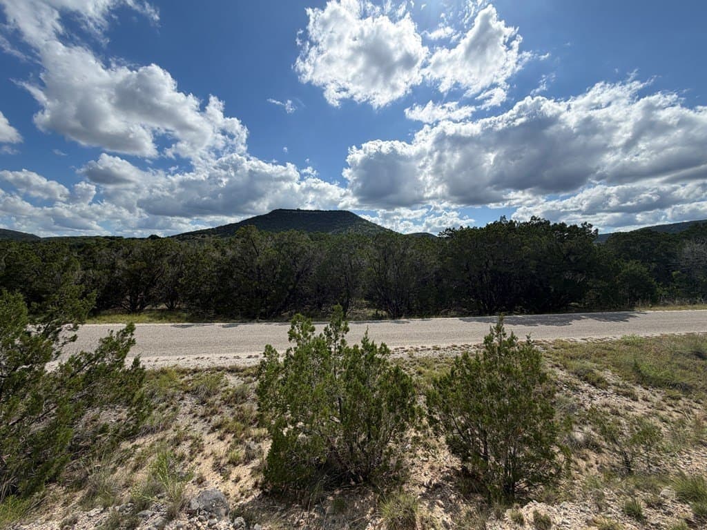 3.42 acres in Bandera County gallery image 4