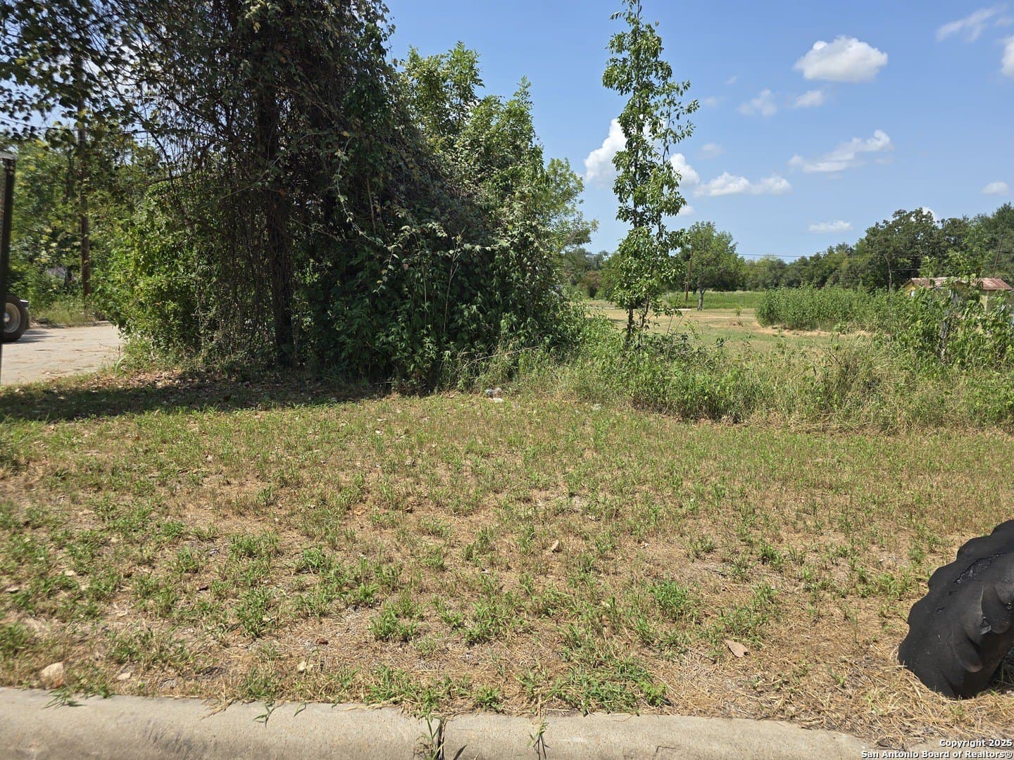 0.9 acres in Milam County