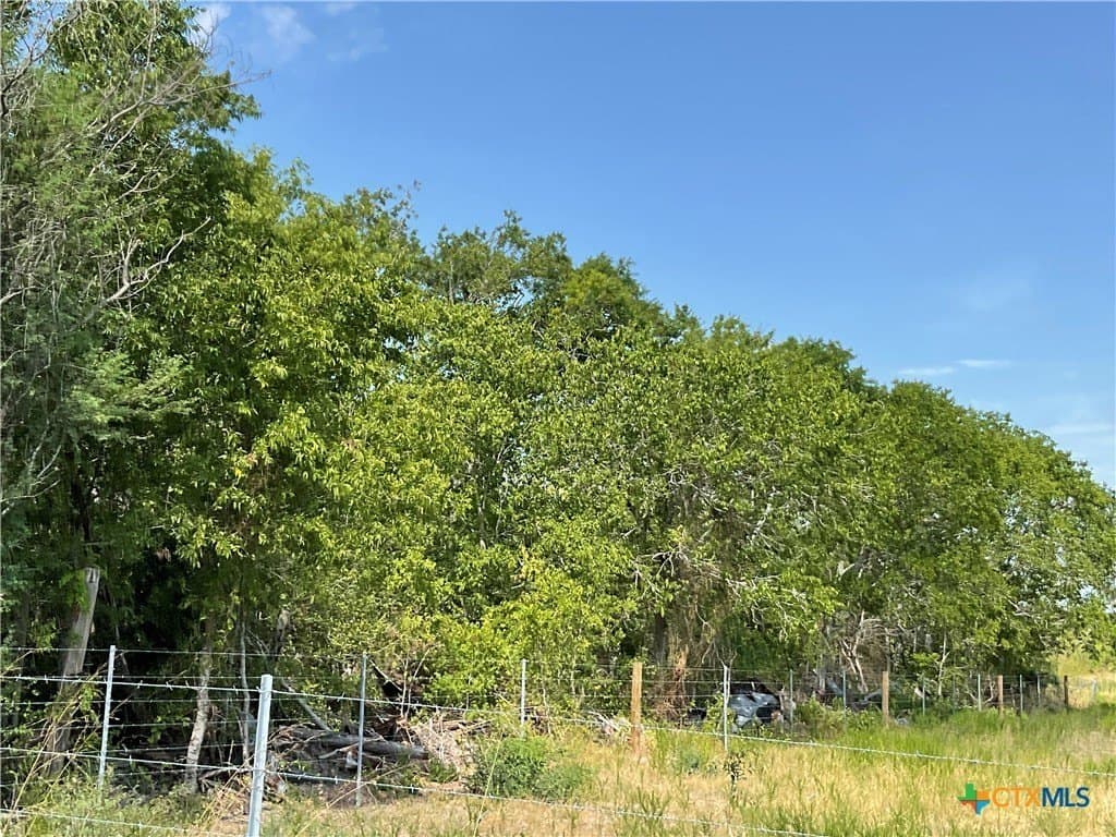 1.9 acres in DeWitt County