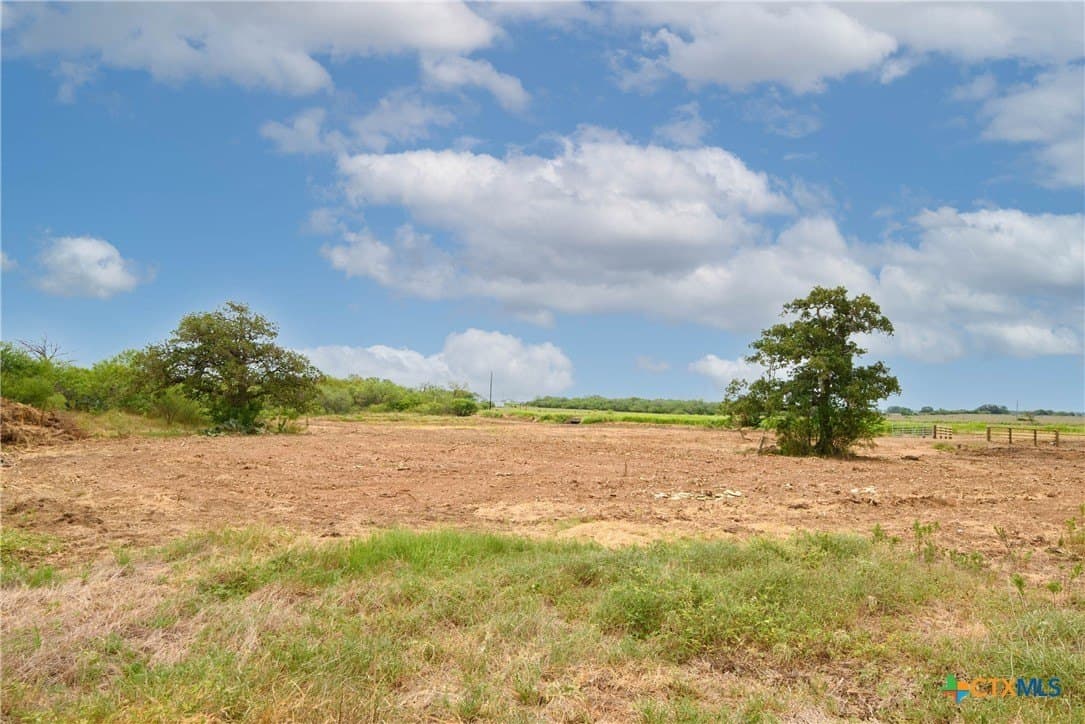 18.51 acres in Gonzales County - photo 7