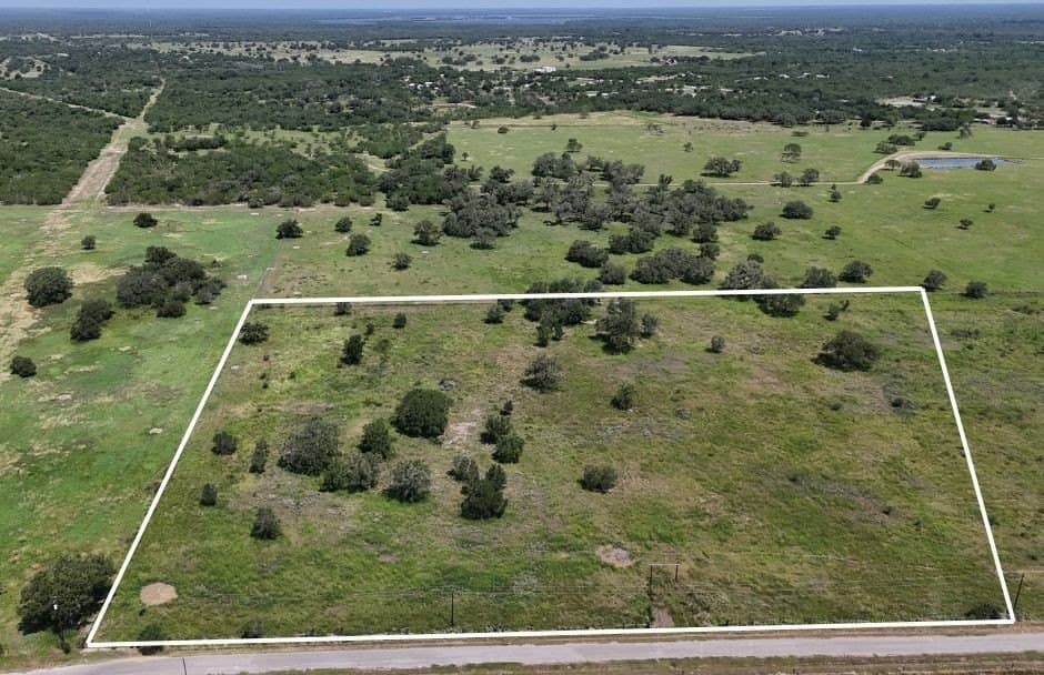 10.54 acres in Bee County
