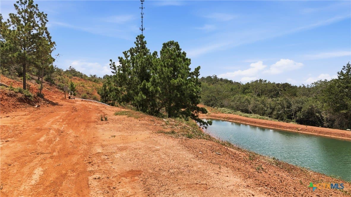 2 acres in Gonzales County - photo 6
