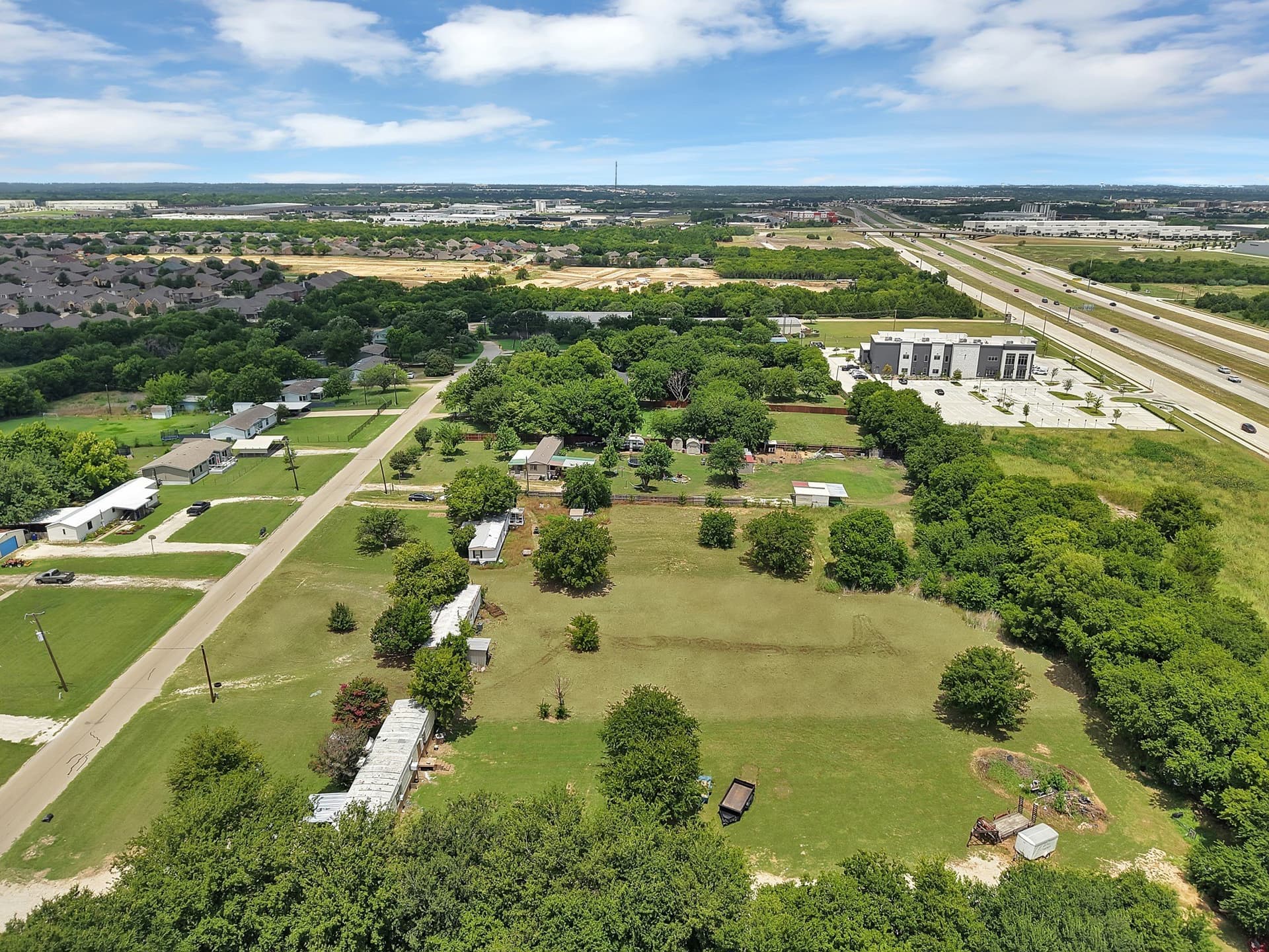 1.01 acres in Tarrant County gallery image 2