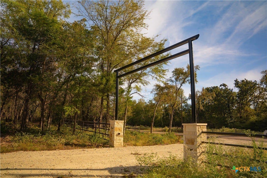 3.51 acres in Robertson County