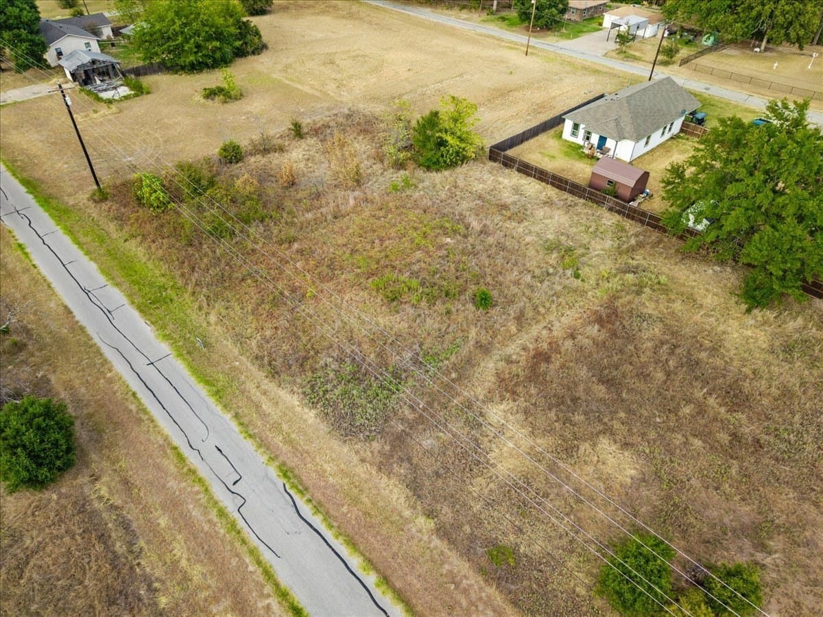 0.22 acres in Henderson County - photo 5