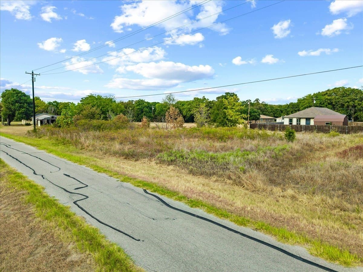 0.22 acres in Henderson County - photo 8