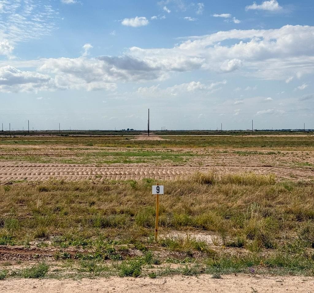 2.05 acres in Gaines County