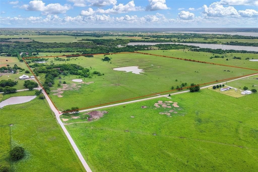 106 acres in Cooke County
